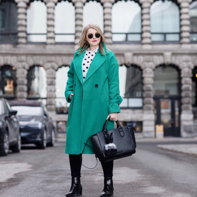 THE GREEN COAT – DARE TO WEAR